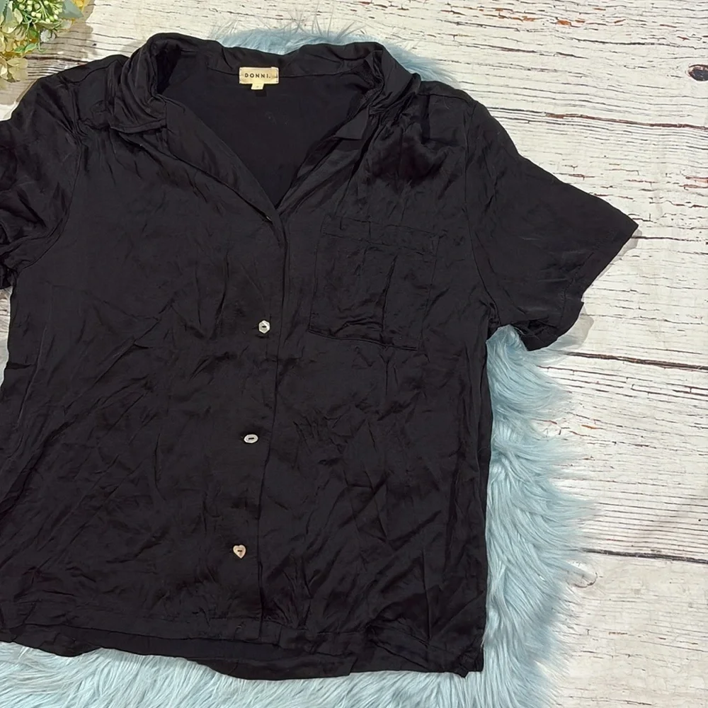 Donni silky short sleeve button front shirt jet - Picture 7 of 8